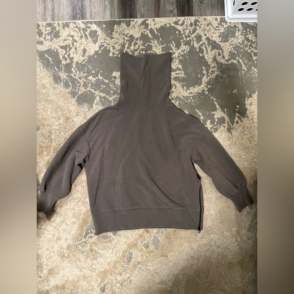 Varley Ribbed Gray Sweater